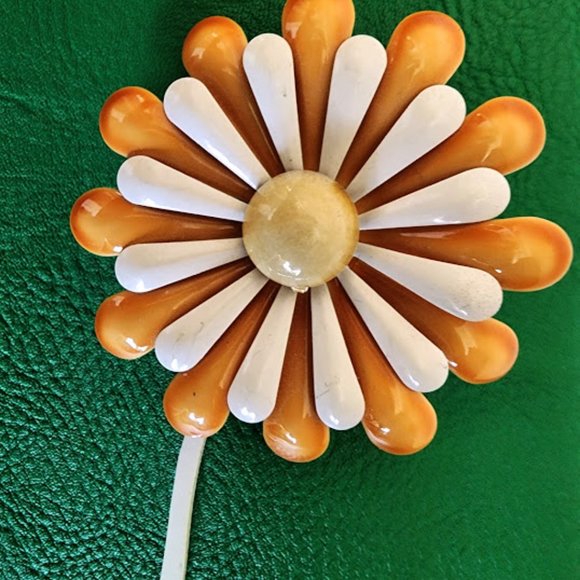Vintage/Retro Daisy Flower Brooch - Picture 2 of 5